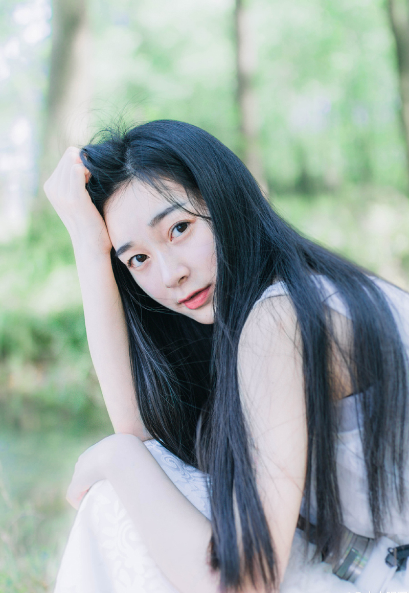 “在下只是负责将消息传出去，以及告诉对方，尔等已经对我生疑，只是在下不明白，将军是何时发现的？”伏德靠在船尾，却没有动，陈到此刻死死地盯着他，根本没有逃生的机会。
